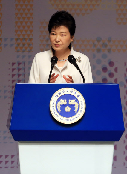 3·1절 기념사하는 박근혜 대통령