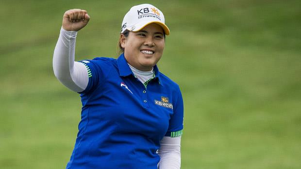 여자골프 세계 랭킹 2위 박인비가 2014년 11월 미여자프로골프(LPGA) 투어 푸본 대만 챔피언십에서 우승을 확정한 뒤 주먹을 불끈 쥐며 환하게 웃고 있다. 서울신문 DB