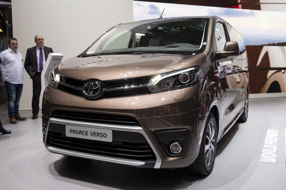 1일(이하 현지시간) 제네바에서 열린 제86회 제네바 모터쇼에서 토요타 뉴 프로에이스 베르소 패밀리 2.0이 전시돼 있다. 제86회 제네바 모터쇼는 3일부터 13일까지 열린다. EPA 연합뉴스
