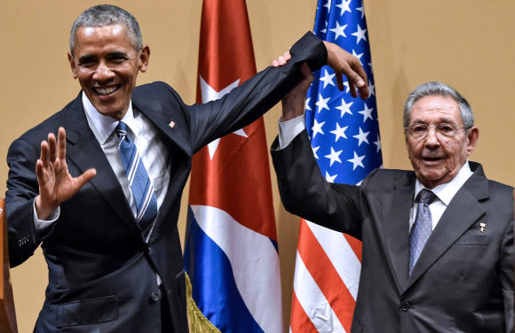버락 오바마 미국 대통령과 라울 카스트로 쿠바 국가평의회 의장
