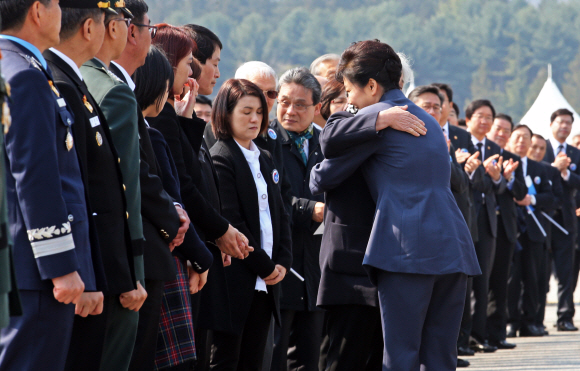 연평해전 아픔 껴안다 