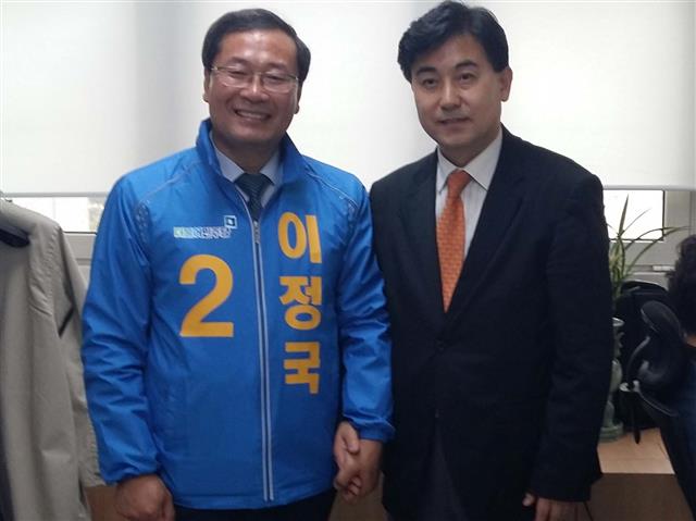 경기 안양 동안을에서 국민의당 공천을 받은 박광진(오른쪽) 후보가 이정국 더불어민주당 후보를 지지한다고 밝혔다. 남상인 기자 sanginn@seoul.co.kr