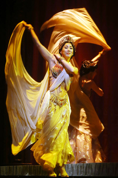 관능적인 무희 ’마타하리’ 완벽 재현한 김소향