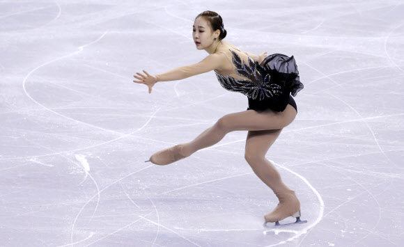 31일(현지시간) 미국 매사추세츠주 보스턴의 TD 가든에서 열린 국제빙상경기연맹(ISU) 피겨스케이팅 세계선수권대회 여자 싱글 쇼트프로그램에서 박소연이 경기를 펼치고 있다. AP 연합뉴스