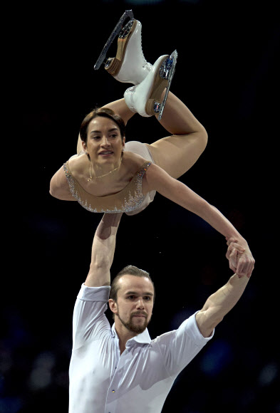 3일(현지시간) 미국 매사추세츠주 보스턴 TD가든에서 열린 2016 ISU 피겨스케이팅 세계선수권대회 갈라쇼에서 러시아 팀이 멋진 공연을 펼치고 있다. EPA 연합뉴스