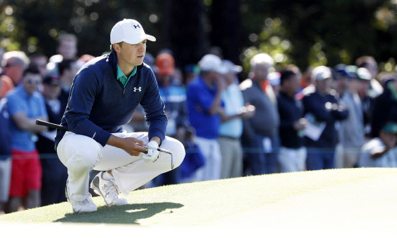 조던 스피스가 7일(현지시간) 미국 조지아주 오거스타 내셔널 골프클럽에서 열린 제80회 마스터스 토너먼트 첫날 1라운드에서 단독 선두로 나섰다. 스피스는 보기 없이 버디만 6개를 기록하며 6언더파 66타를 쳤다. EPA 연합뉴스