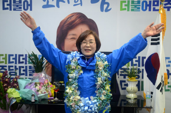 <선택 4.13> 당선 축하받는 김상희