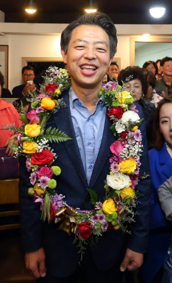 <선택4.13>기뻐하는 김영호