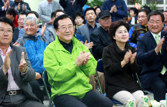 <선택 4.13> 박수치는 박준영