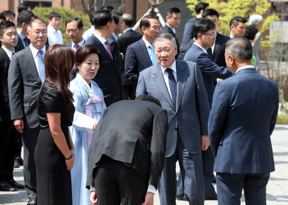 외손자 결혼식 참석하는 정몽구