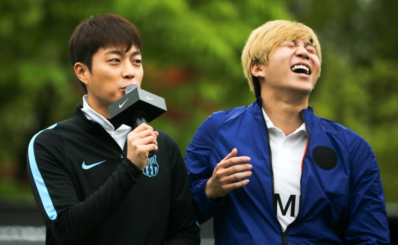 윤두준 멘트에 빵 터진 수현