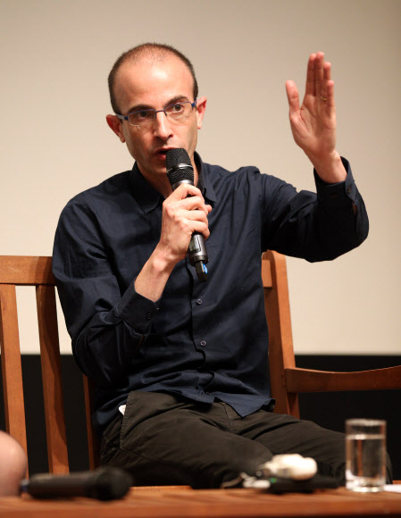 토론하는 유발 하라리