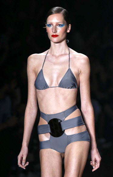 ‘수영복인듯 아닌듯’