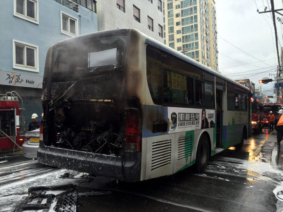 시내버스 불…27명 대피