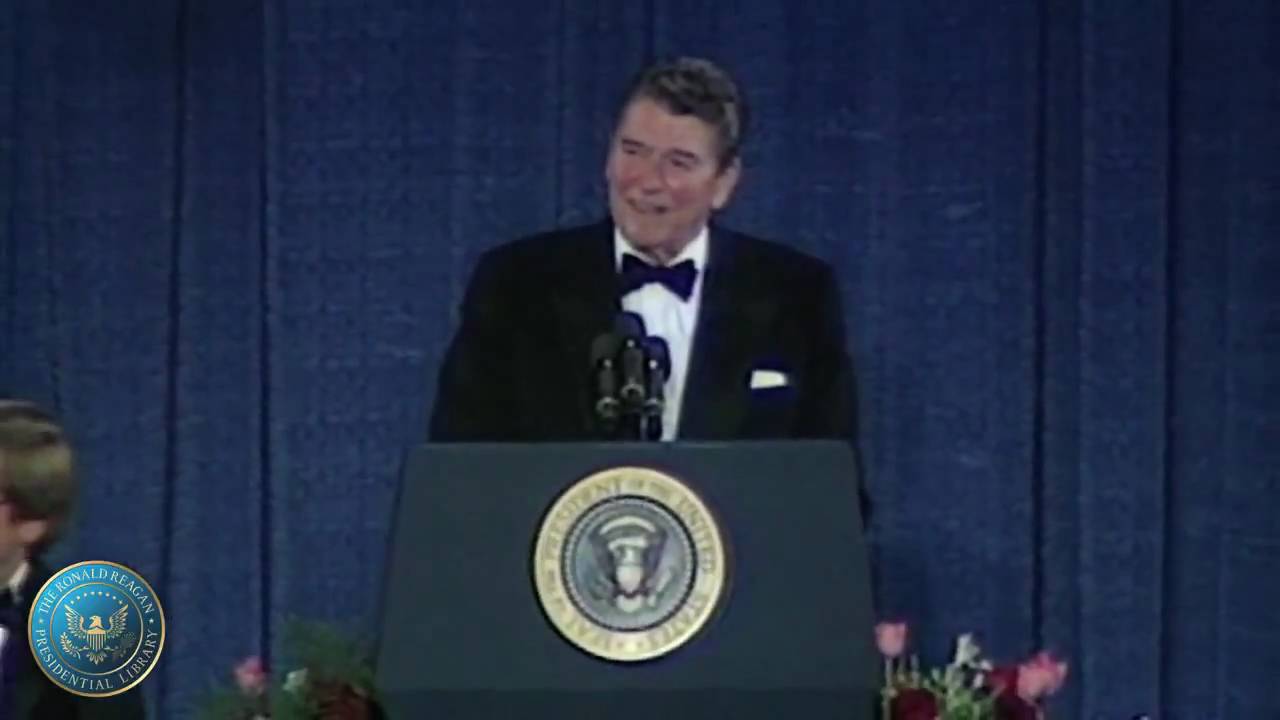 1988년 백악관 출입기자 연례 만찬에서 연설하는 로널드 레이건 대통령. 자료=로널드레이건대통령도서관
