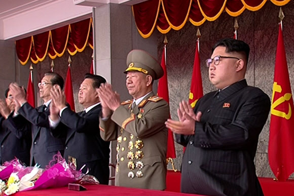 김정은 북한 국방위원회 제1위원장이 10일 오전 평양 김일성광장에서 진행한 노동당 제7차 대회 경축 군중대회에 참석했다고 조선중앙TV가 보도했다.  연합뉴스