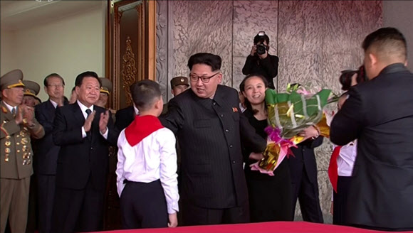 北김정은, 당대회 경축 군중대회 참석