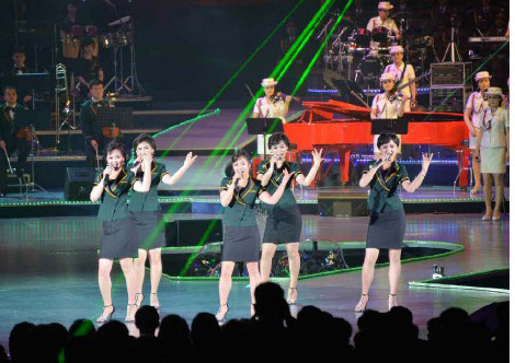 北당대회 경축 모란봉악단·공훈국가합창단 합동공연