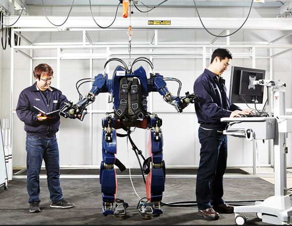 현대자동차그룹이 개발한 웨어러블 로봇. 사진=현대자동차 제공