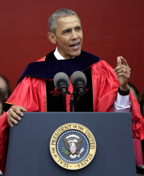 졸업식 축사하는 오바마 대통령