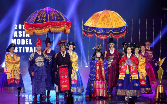 전통의상의 아름다움