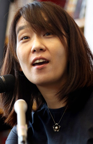 소설가 한강, 귀국 후 첫 기자간담회
