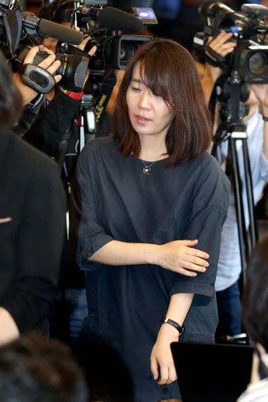 귀국 후 첫 기자간담회 갖는 소설가 한강