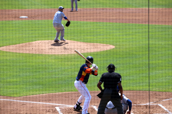왼쪽 어깨 수술 후 1년 만에 빅리그에 복귀하는 류현진(29.로스앤젤레스 다저스)이 25일(현지시간) 미국 캘리포니아 주 프레즈노의 척챈시 파크에서 열린 프레즈노 그리즐리스(휴스턴 산하)와의 경기에서 오클라호마시티 다저스 유니폼을 입고 선발 등판했다. 세 번째 마이너리그 재활 등판에서 류현진은 4이닝 동안 55개를 던졌고, 최고 구속을 시속 145km로 높였다.  연합뉴스