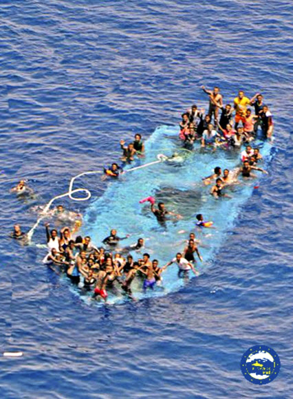 리비아 해안서 ‘난민 보트’ 전복…”100여명 실종”