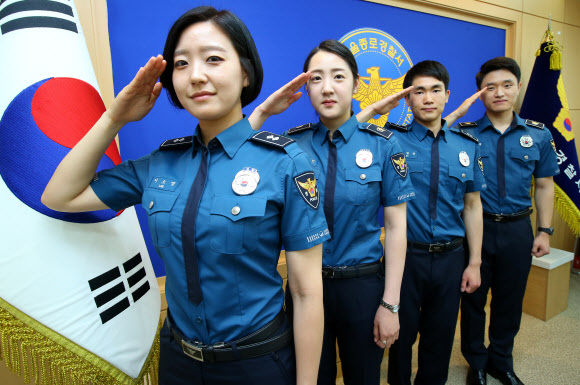 다음 달부터 선보이는 새로운 경찰 근무복