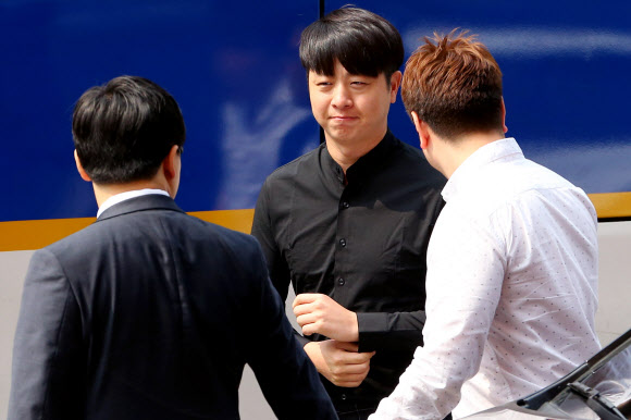 강남경찰서 들어서는 유상무