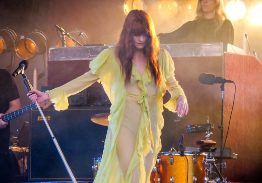 플로렌스 앤 더 머신(Florence and the Machine)이 미국 캘리포니아주 내퍼에서 열린 the BottleRock Music Festival서 깜짝 놀랄 공연을 펼치고 있다. 사진=TOPIC / SPLASH NEWS(www.topicimages.com)