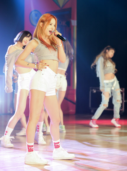 신곡 무대 펼치는 EXID