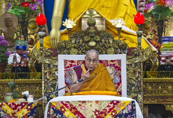 강연하는 달라이 라마
