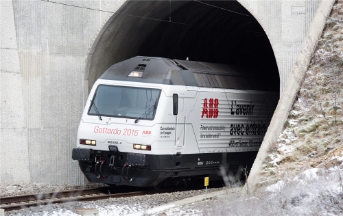 지난 1일(현지시간) 스위스의 에르스트펠트와 보디오를 잇는 세계 최장의 철도 터널 ‘고트하르트 베이스 터널(Gotthard Base Tunne, GBT)’이 공식 개통했다.