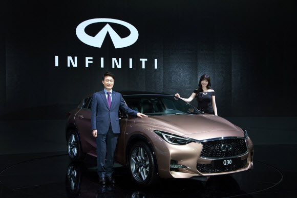 인피니티 코리아, 준준형 신모델 Q30 공개