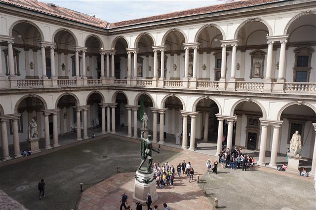 17세기 예수회의 밀라노 본부로 지어져 1809년 미술관으로 개관한 브레라 미술관.