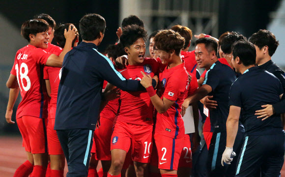 한국, 축구종가 잉글랜드 2대0 격파
