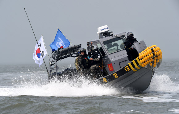 군경·유엔사, 한강하구 중국어선 퇴거 합동작전