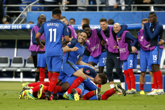 유로 2016 프랑스-루마니아 개막전 2-1로 종료… 디 파예의 결승골