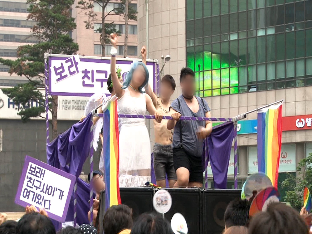 ‘LGBT(레즈비언·게이·양성애자·성전환자)’ 등 성 소수자의 축제인 퀴어(Queer)문화축제가 11일 서울 도심에서 열렸다.