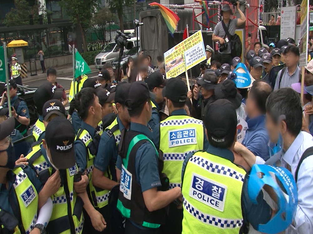 ‘LGBT(레즈비언·게이·양성애자·성전환자)’ 등 성 소수자의 축제인 퀴어(Queer)문화축제가 11일 서울 도심에서 열렸다.
