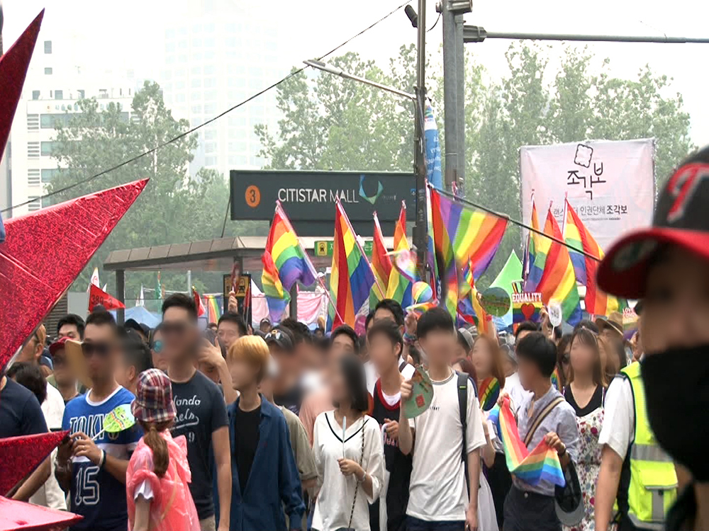 ‘LGBT(레즈비언·게이·양성애자·성전환자)’ 등 성 소수자의 축제인 퀴어(Queer)문화축제가 11일 서울 도심에서 열렸다.