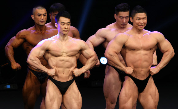 ’팔뚝이 얼굴보다 큽니다’