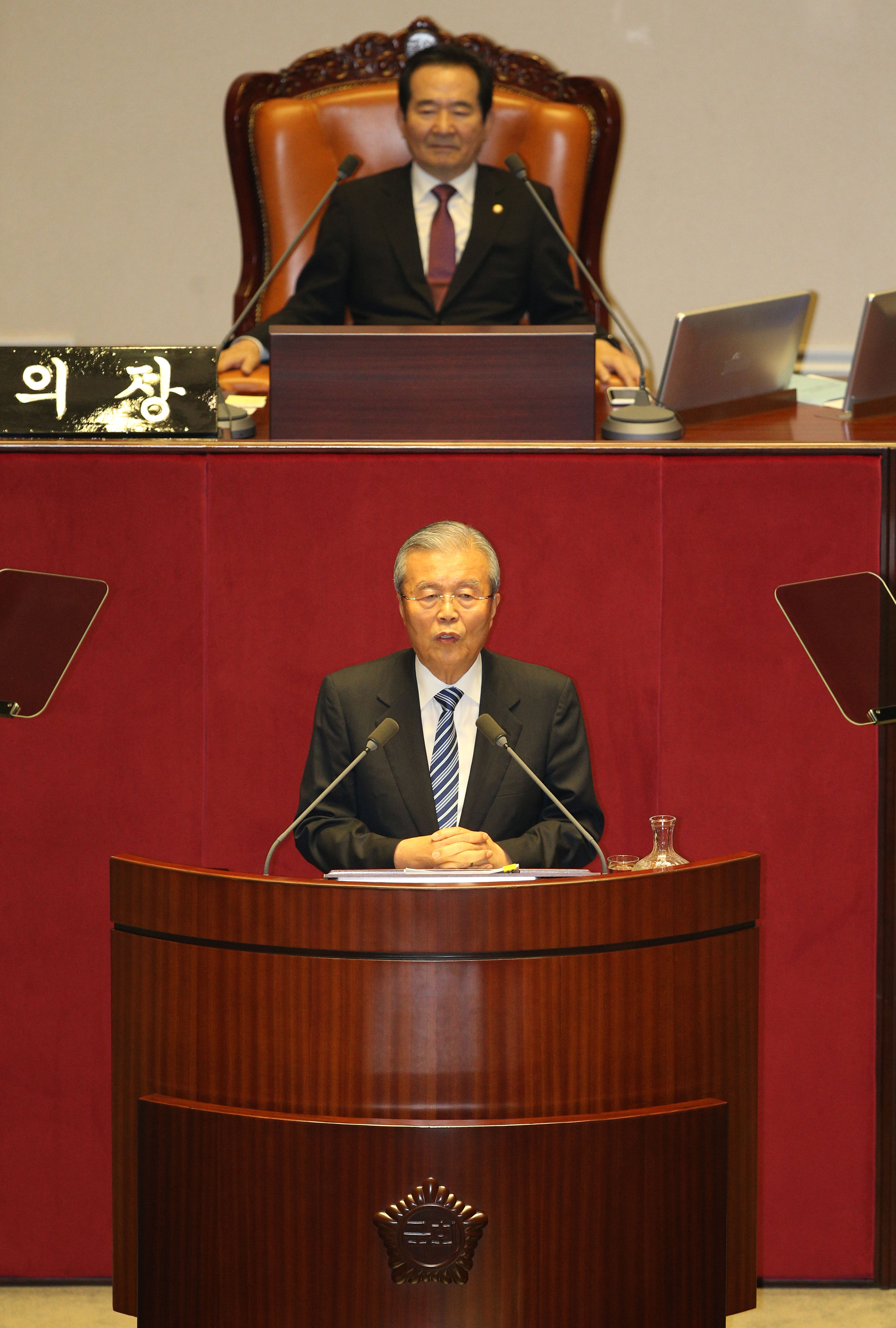 더불어민주당 김종인 비상대책위 대표가 21일 오전 국회 본회의에서 교섭단체대표 연설을 하고 있다.