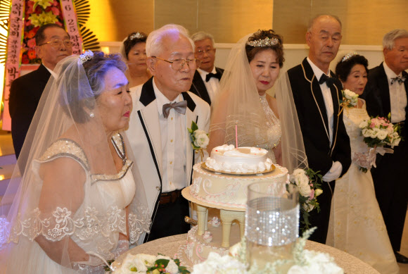 한국전 참전용사 부부들의 뒤늦은 웨딩마치