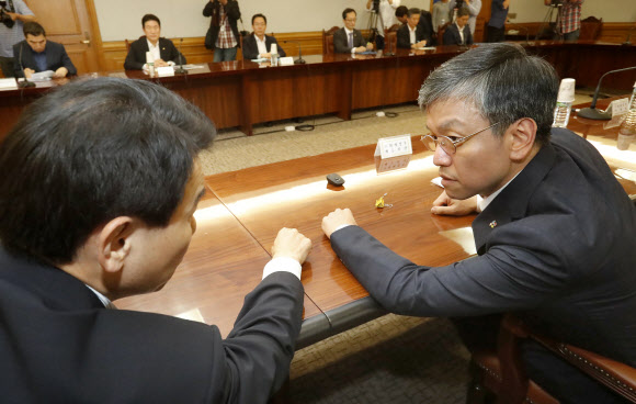 긴급 경제금융회의. 연합뉴스