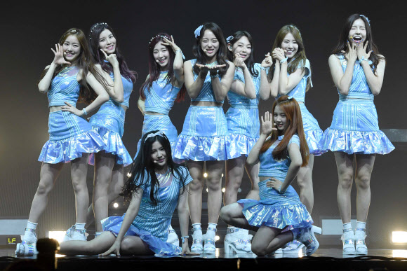 28일 서울 광진구 광장동 예스24 라이브홀에서 9인조 걸그룹 구구단의 쇼케이스가 열렸다. 쇼케이스에서 구구단이 “Wonderland’ 를 부르고 있다 이주상 기자 rainbow@sportsseoul.com