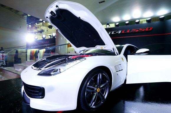 페라리 GTCF 루쏘 국내 공식 출시