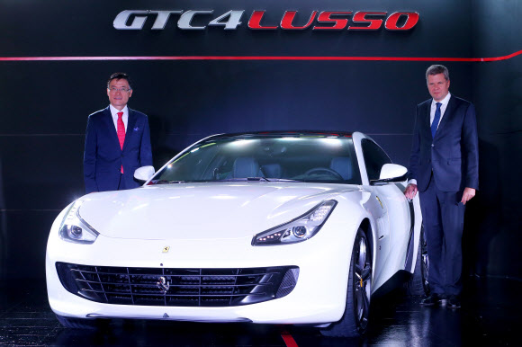 페라리 GTC4루쏘 국내 첫 공개